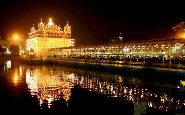 Gurpurab celebrations in full swing, thousands offer prayers across the  country - India Today