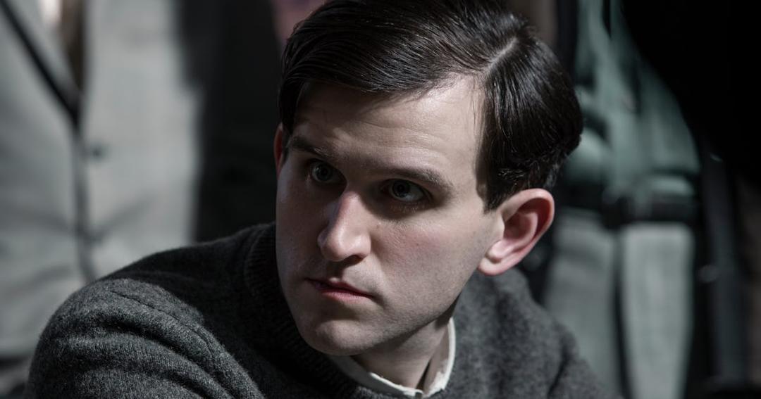 Who Plays Harry On 'The Queen's Gambit'? Harry Melling Is A 'Harry Potter'  Alum