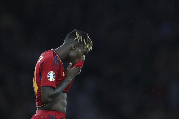 Nico Williams shuts down social media accounts after insults | AP News