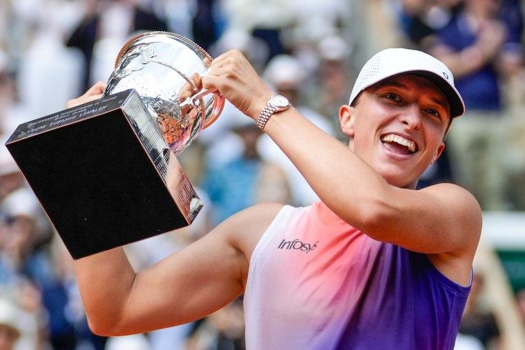 Iga Swiatek wins her third consecutive French Open women's title by defeating Jasmine Paolini