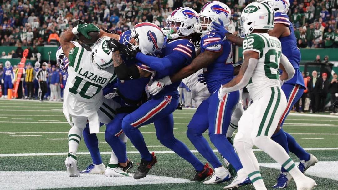 Jets' Aaron Rodgers recreates Hail Mary magic