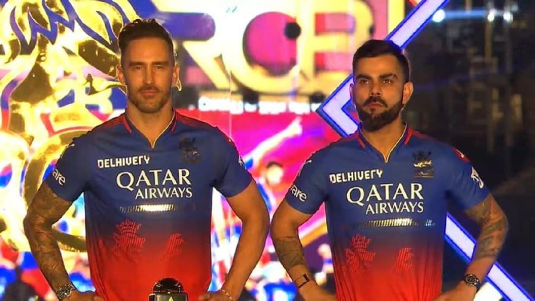 IPL में नए नाम के साथ उतरेगी RCB... जर्सी भी बदली, PHOTOs - Rcb team name ipl 2024 royal challengers bangalore renamed as royal challengers bengaluru rcb jersey changed virat kohli tspo