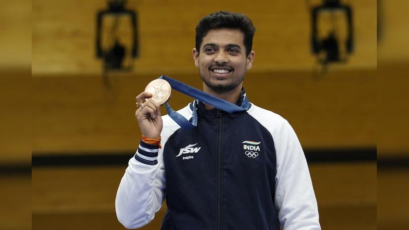 Bronze medalist Swapnil Kusale thanks family, coaches upon homecoming |  Olympic Games News - Business Standard
