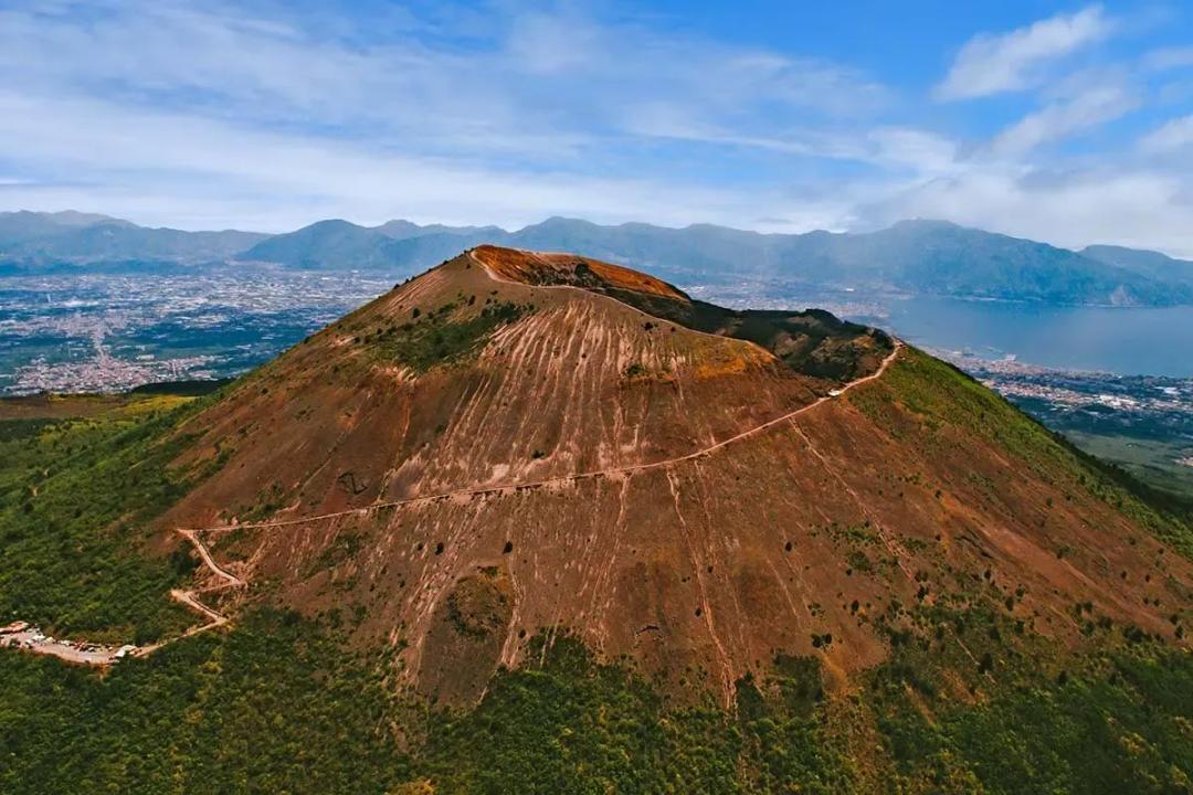 How to Visit Mt Vesuvius Volcano, Italy (2023): by Car, Bus & Best Tours